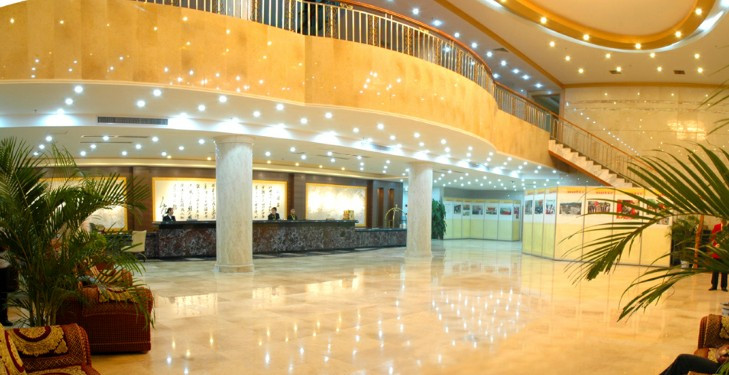 醉然居假日酒店主图