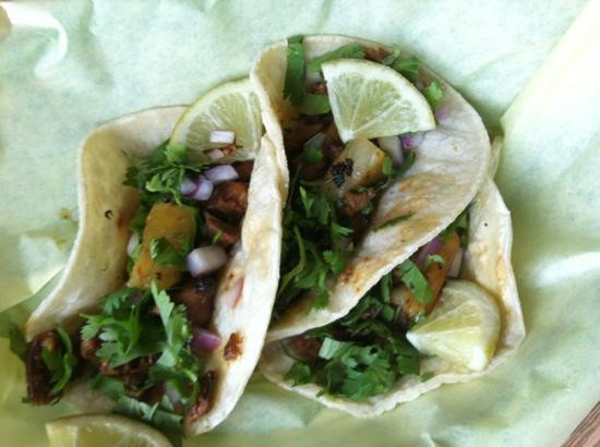 戈尔德比奇餐馆和美食-Hunter Creek Bar & Grill