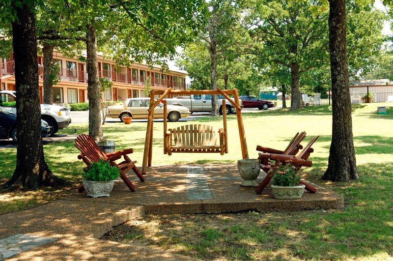 The Parkwood Inn & Suites主图