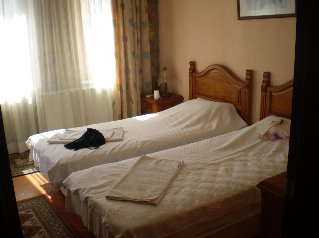 Four Seas Hotel主图