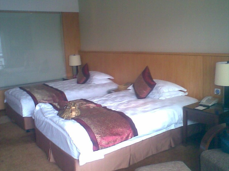 临安中都青山湖畔大酒店主图