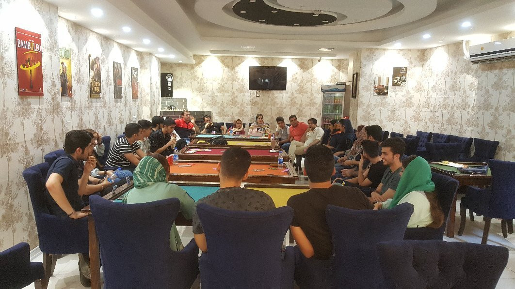 Kermanshah餐馆和美食-Cafe Bazikade