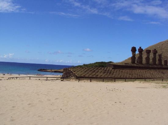 Anakena Beach-复活节岛必去景点