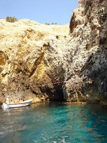 Cave Bisevo-比舍沃必去景点