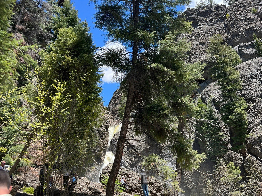 Piedra Falls-帕戈萨斯普林斯必去景点