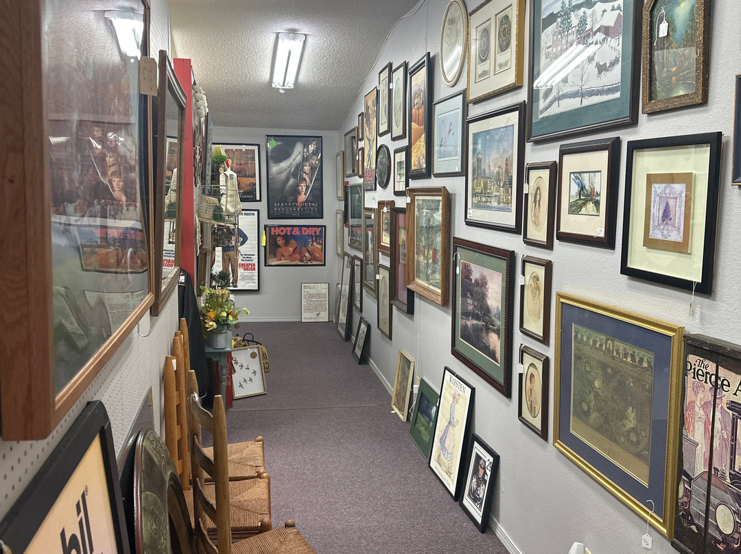 Bates City Emporium & Antiques景点图片