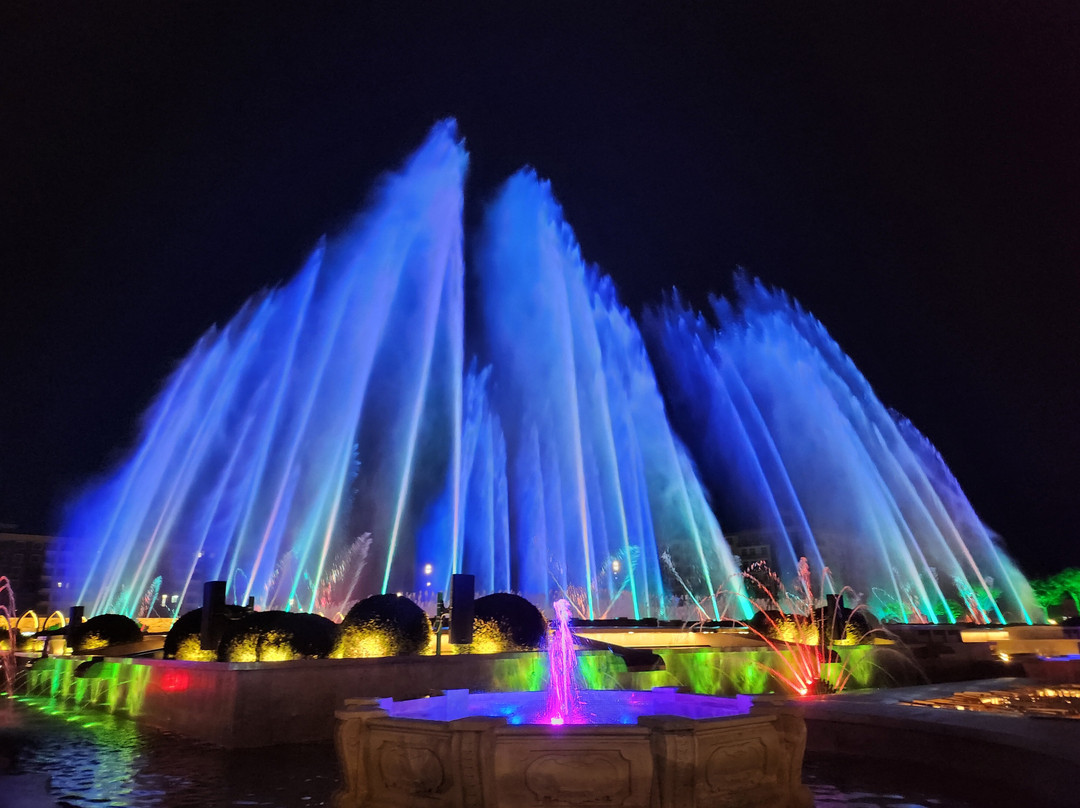 Light and Musical Fountain in the Park Named After Nizami Ganjavi景点图片