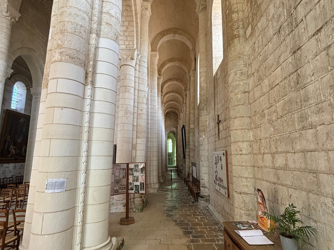 Abbaye Saint-Jouin-de-Marnes景点图片