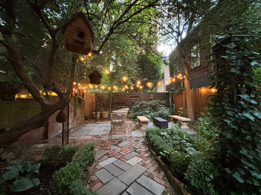 The Dwight D Hotel主图