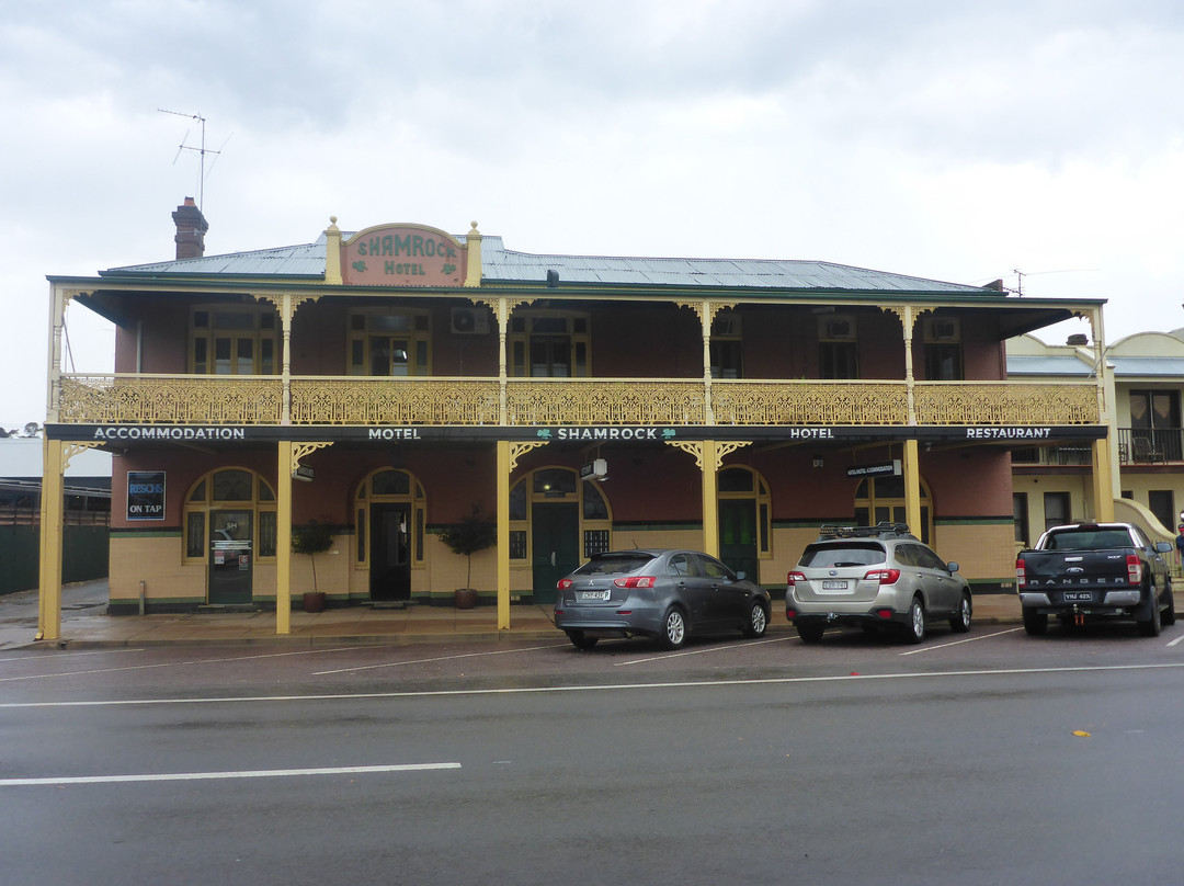 Shamrock Hotel / Motel