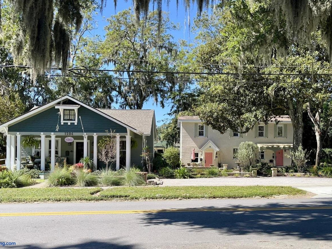 Magnolia Court Suites