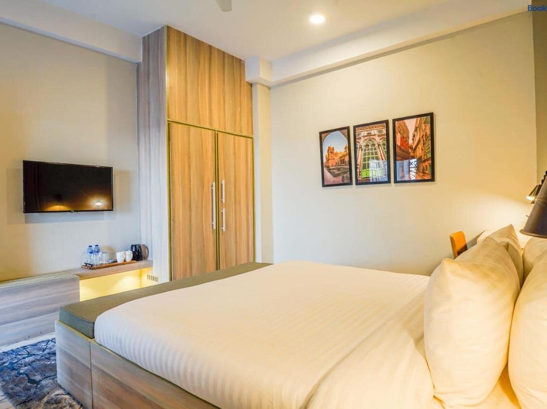 Roomy Crossroads Peshawar