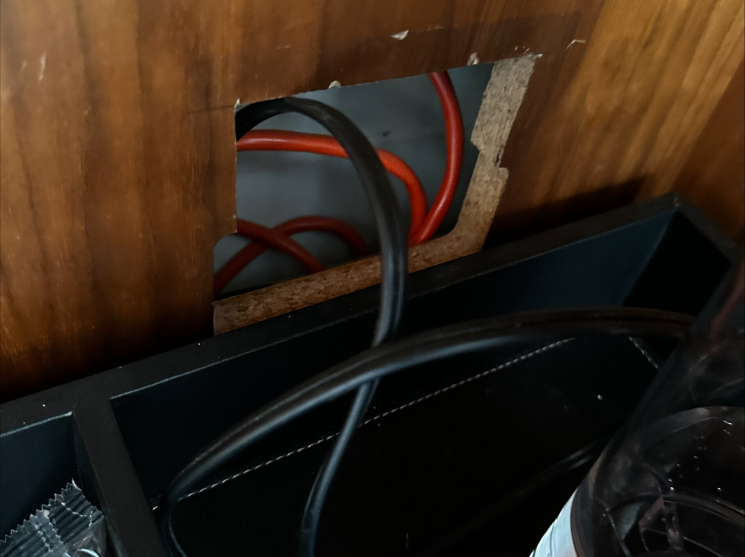 The Adelphi Hotel主图