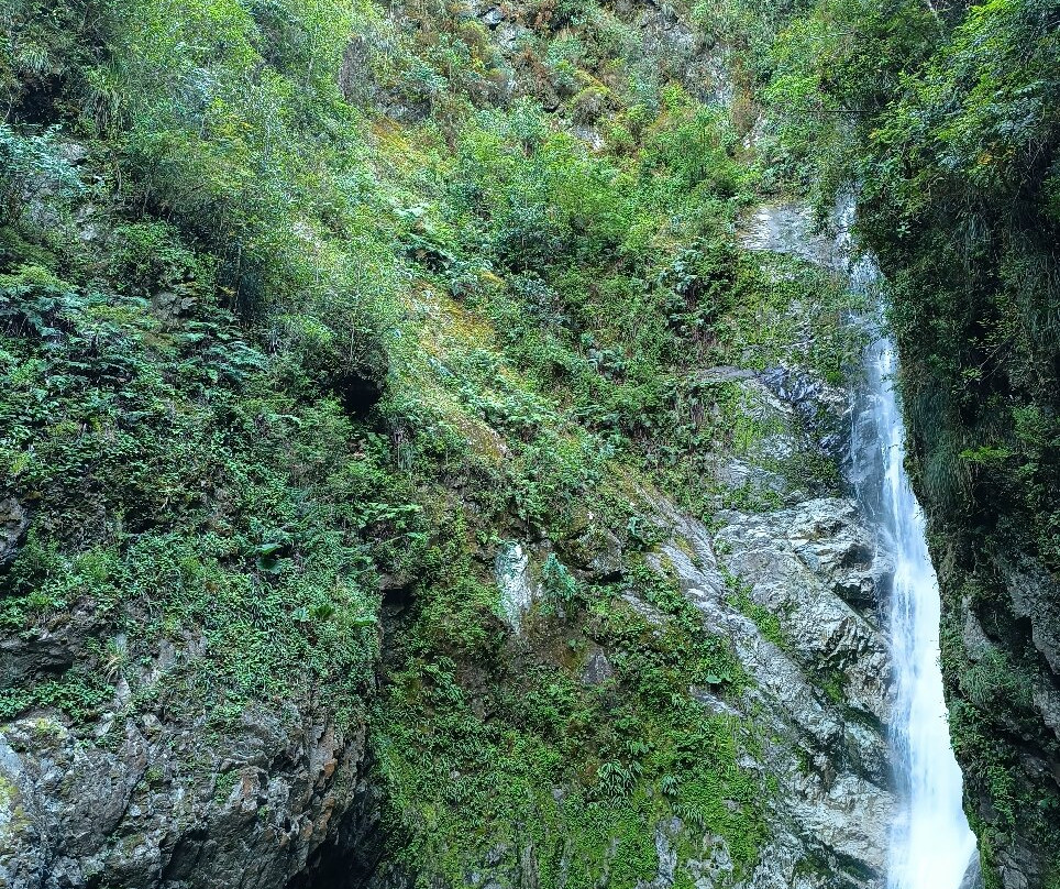 Cascada Cerrillos