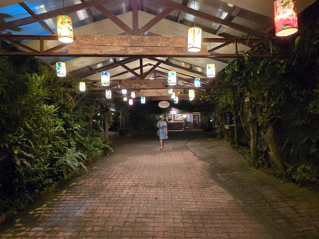 保和养蜂场酒店主图