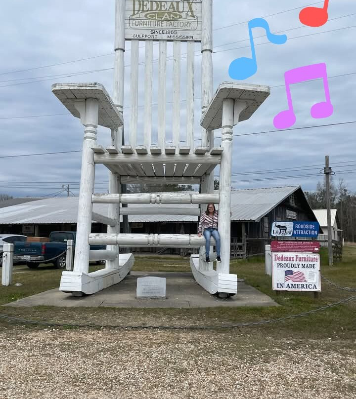 World's "Largest Rocker"景点图片