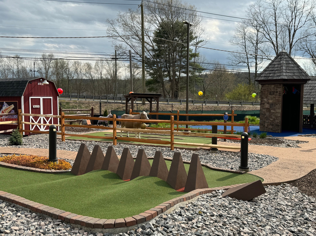 Matterhorn Mini Golf-Canton必去景点