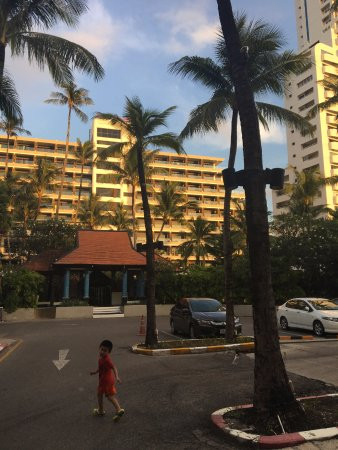 普吉岛芭东海滩酒店主图