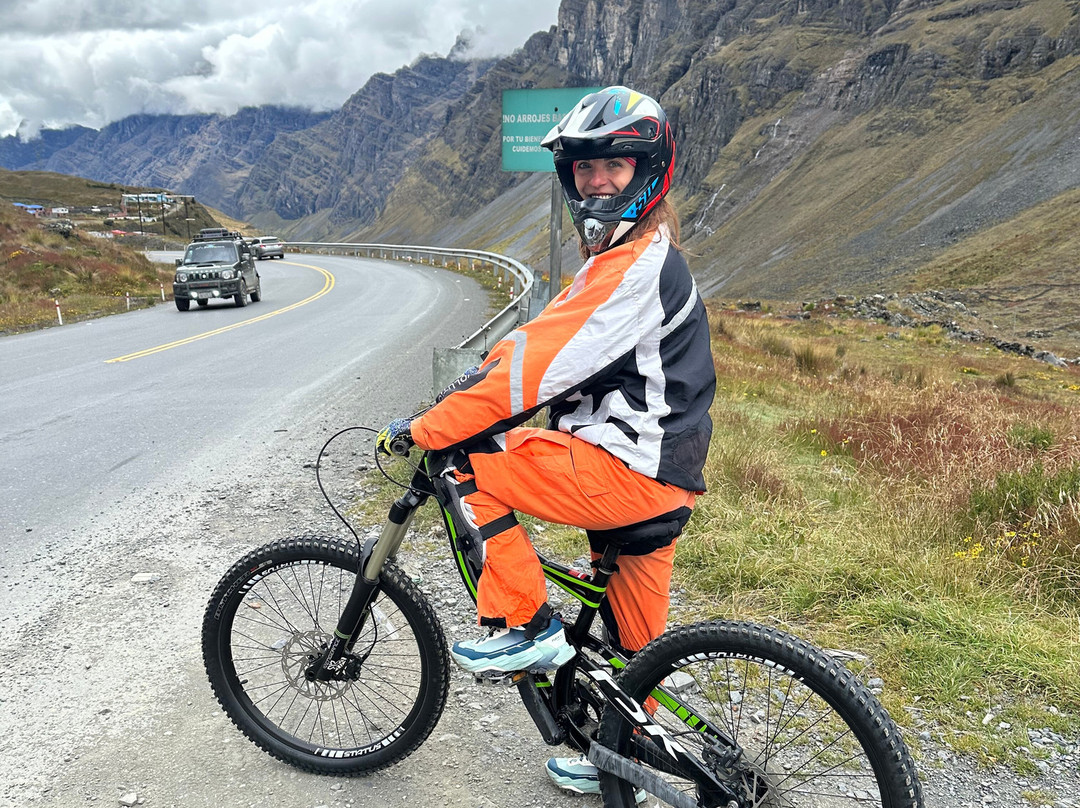 Evolution Adventure Travel - Death Road-拉巴斯必去景点