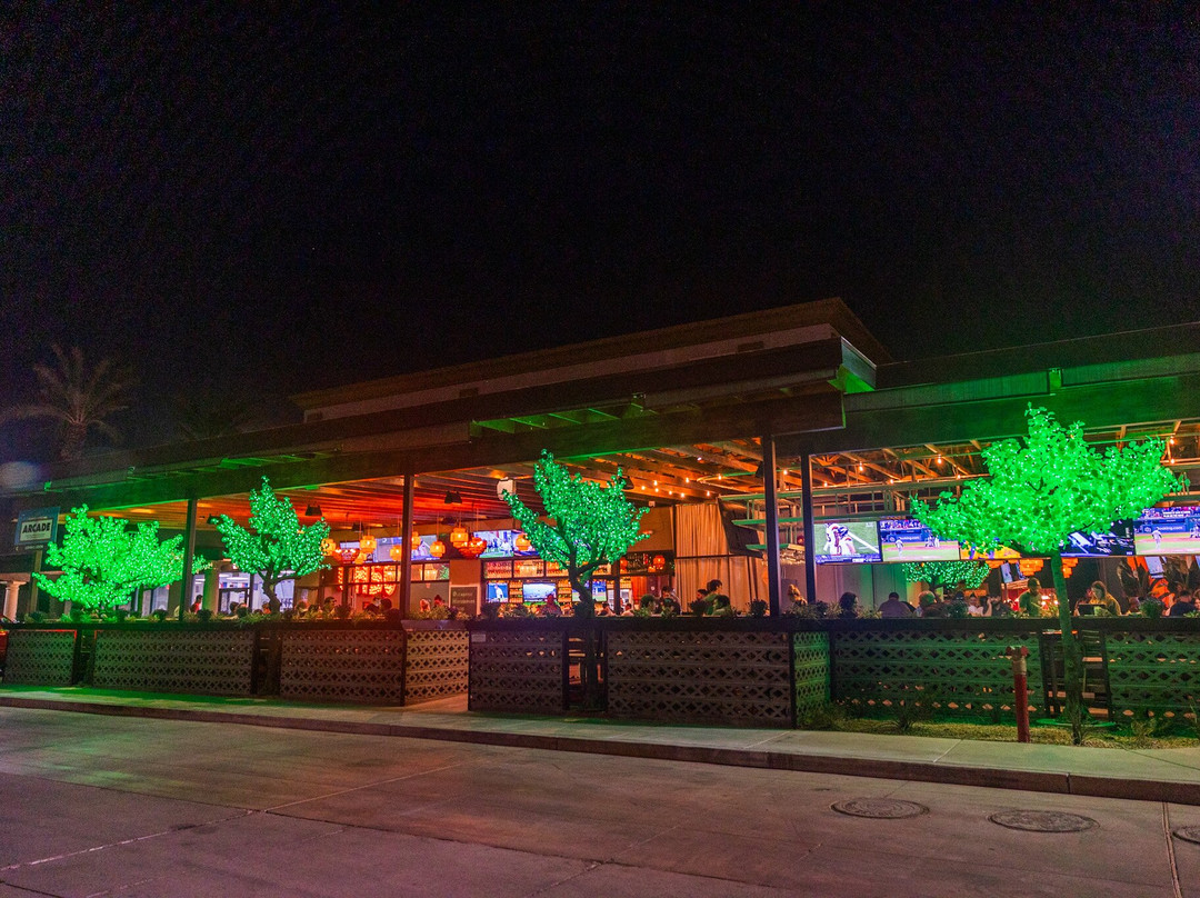 O.H.S.O. Eatery + Distillery