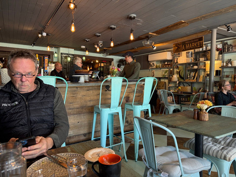 The Foothills Cafe & Curio