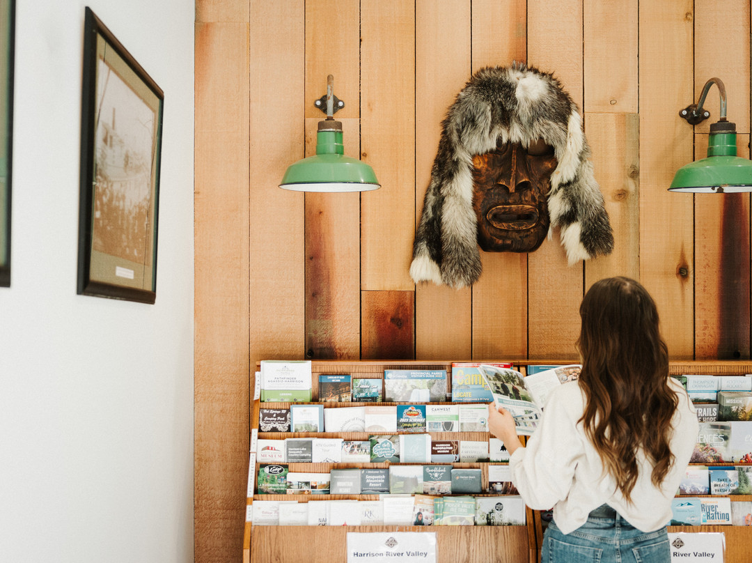 Harrison Visitor Information Centre & Sasquatch Museum-哈里逊温泉必去景点