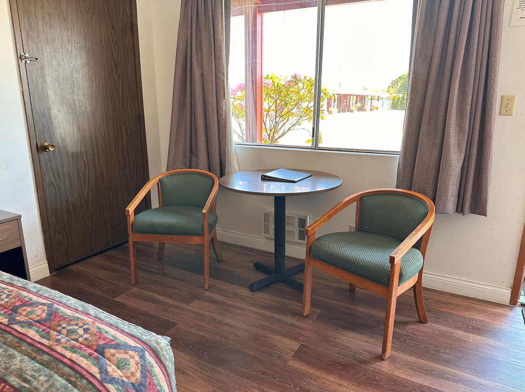 Captain John's Motel主图