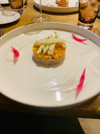 巴黎共和IHG皇冠假日酒店主图