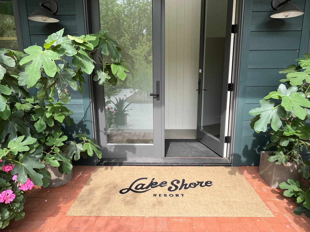 Lake Shore Resort主图