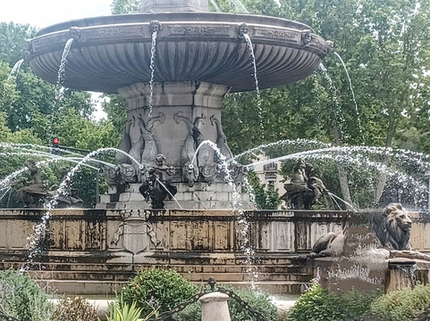 Fontaine de La Rotonde-普罗旺斯必去景点