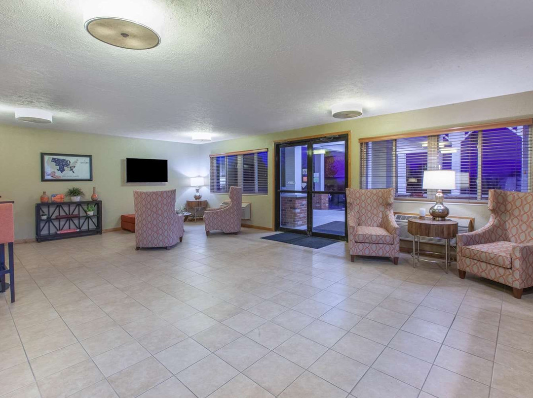 埃米特县酒店住宿-AmericInn by Wyndham Petoskey