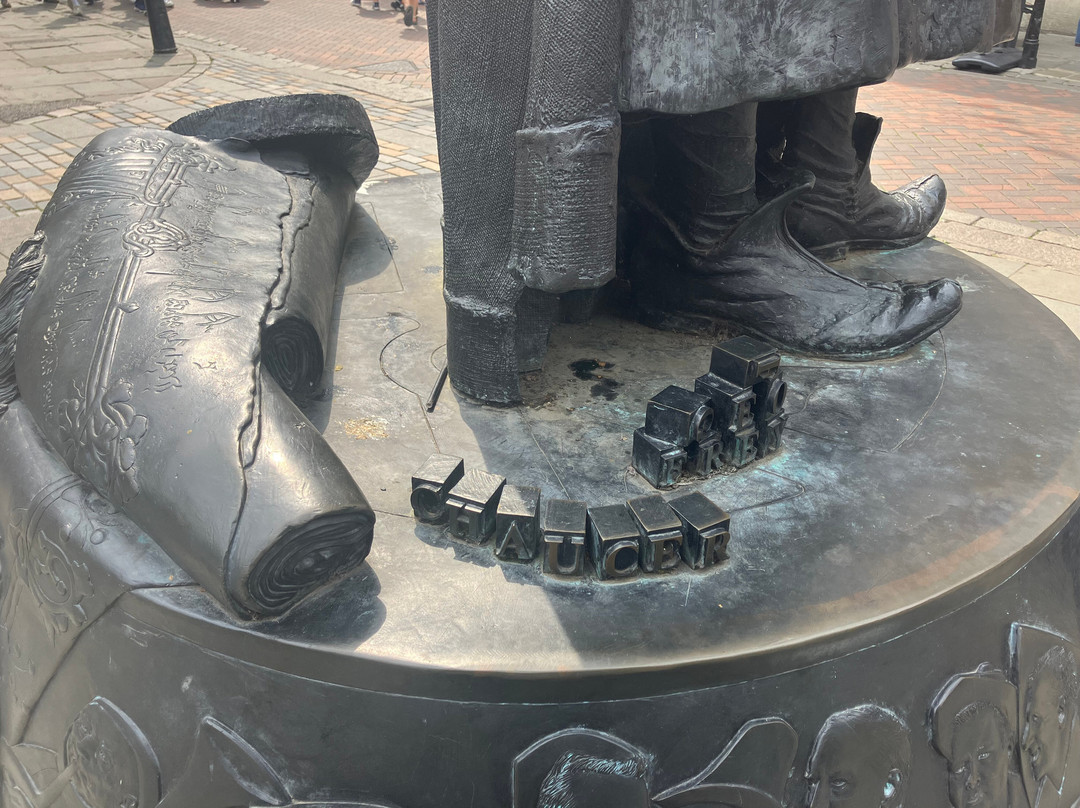 Statue of Geoffrey Chaucer-坎特伯雷必去景点