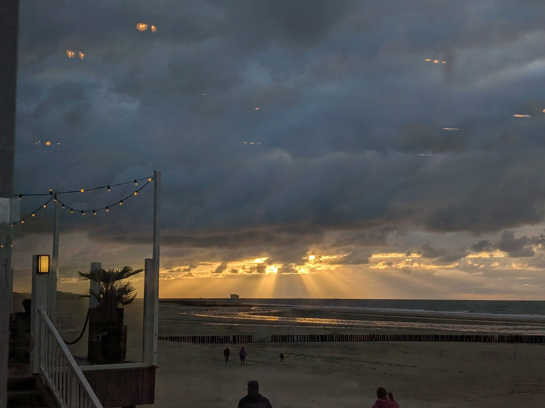 Strandpaviljoen Woest 17
