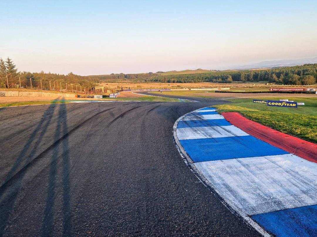 Knockhill Racing Circuit-丹弗姆林必去景点