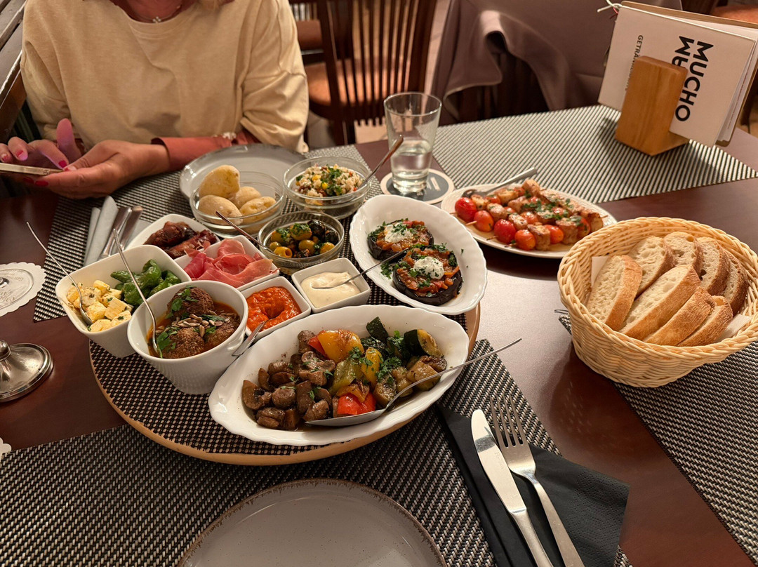 Mucho-Macho Tapas-bar