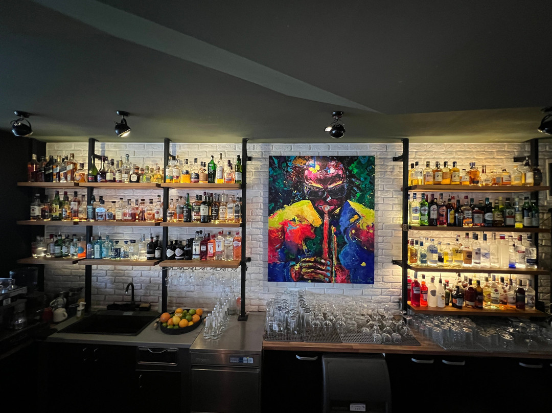 Groovelyn Bar