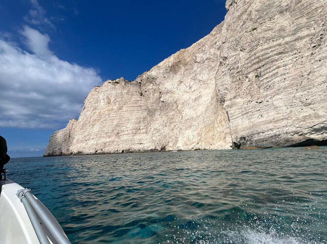 Shipwreck Boat Rentals by Nicol-Anafonitria必去景点