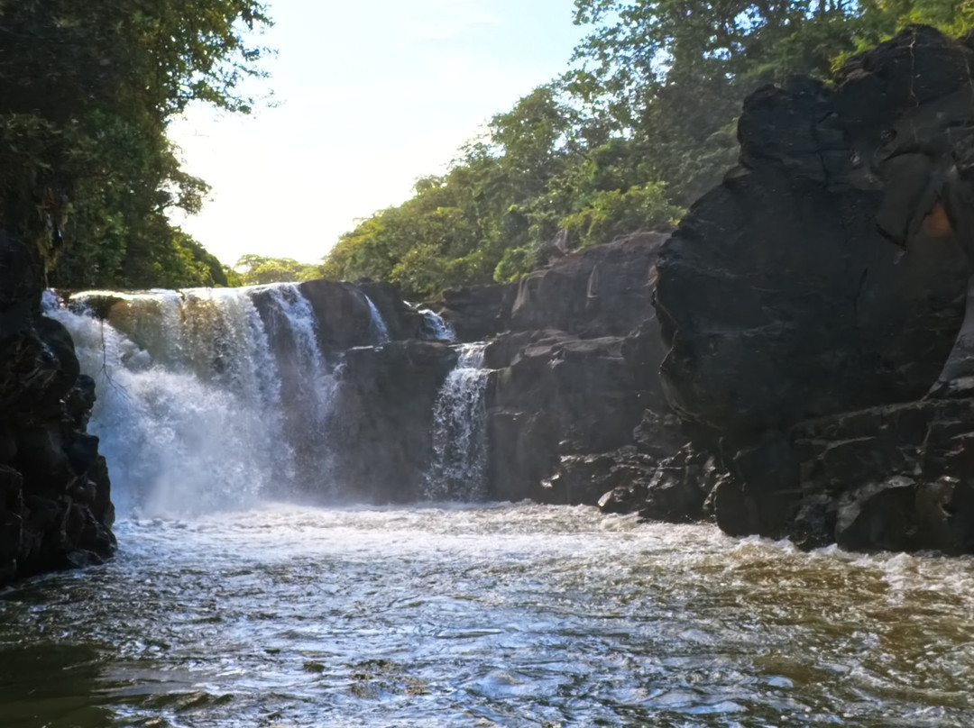 Grand River South East Waterfalls-博尚必去景点