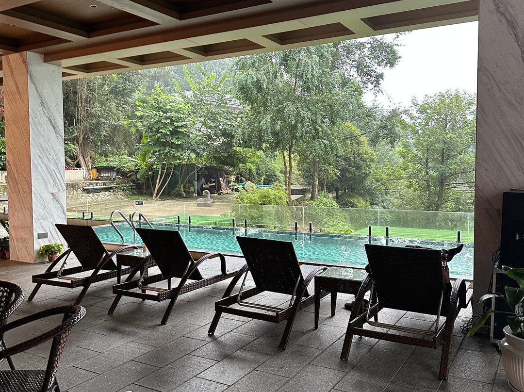 Zhangjiajie Four Seasons Riverside Lai Resort