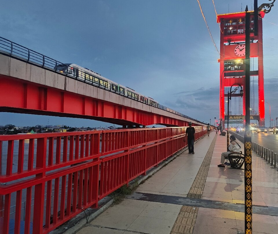 Ampera Bridge-巨港必去景点