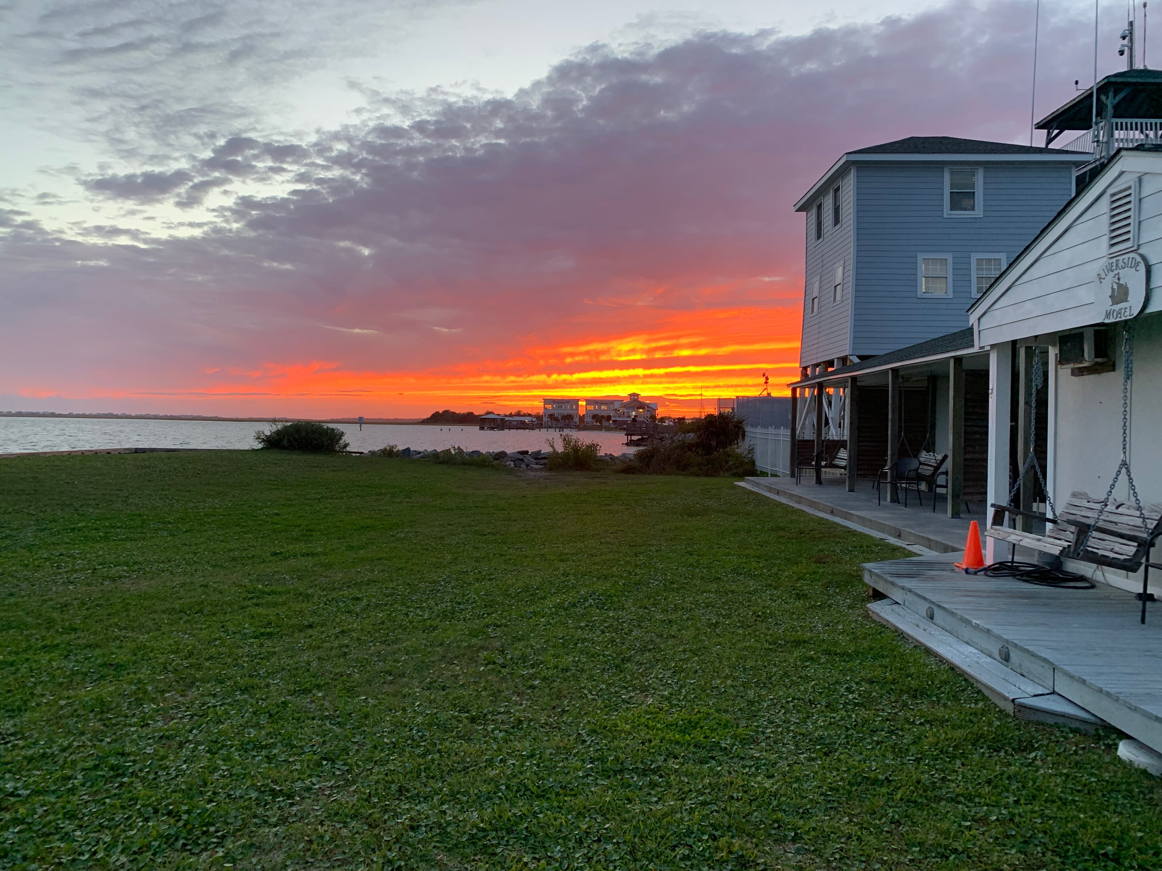 Riverside Motel-官方