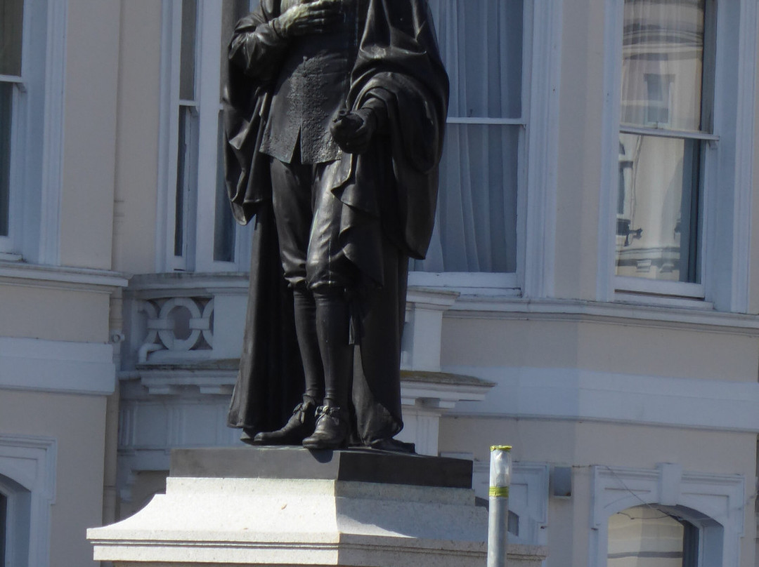William Harvey Statue-福克斯通必去景点