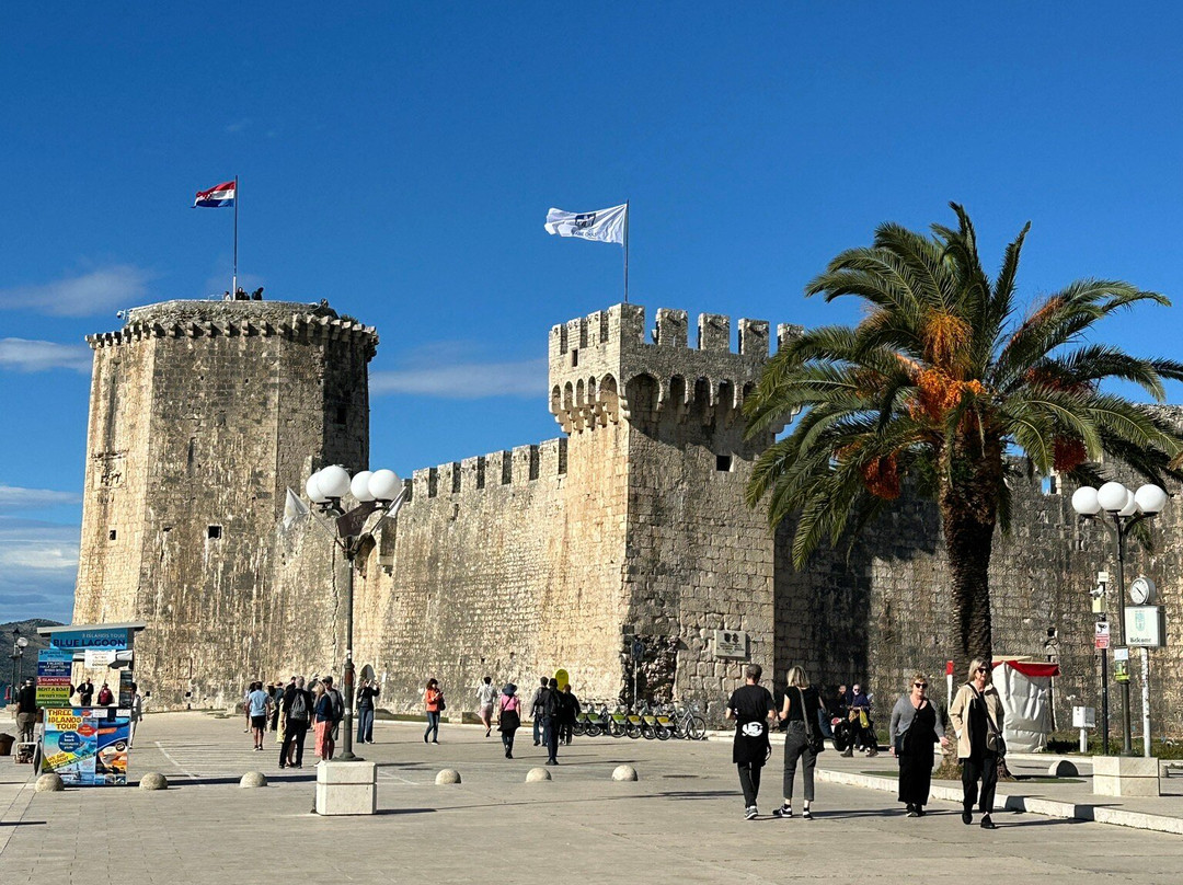 Kula Karmelengo-特罗吉尔必去景点