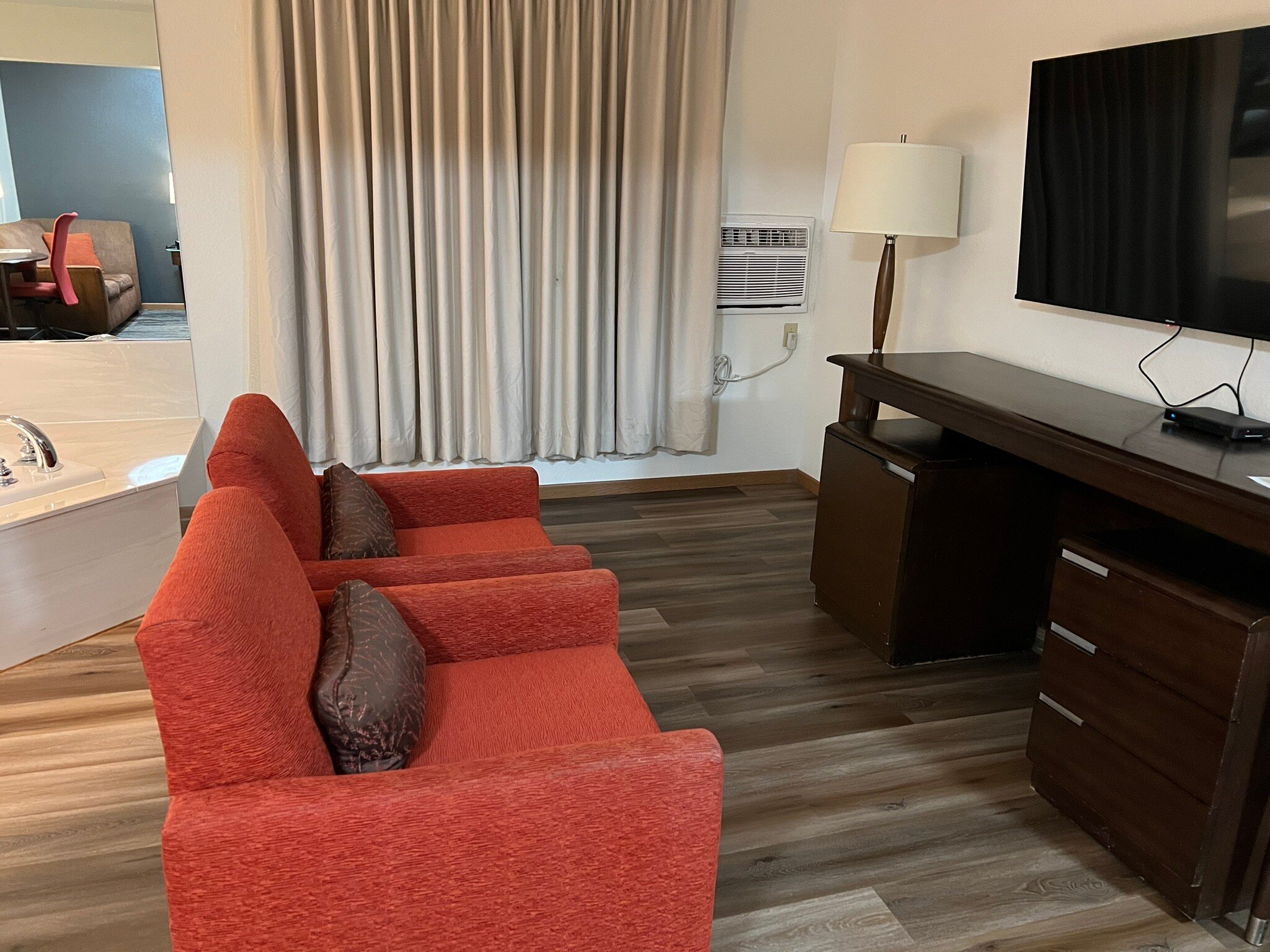 Alliance Hotel & Suites, a Howard Johnson by Wyndham-官方