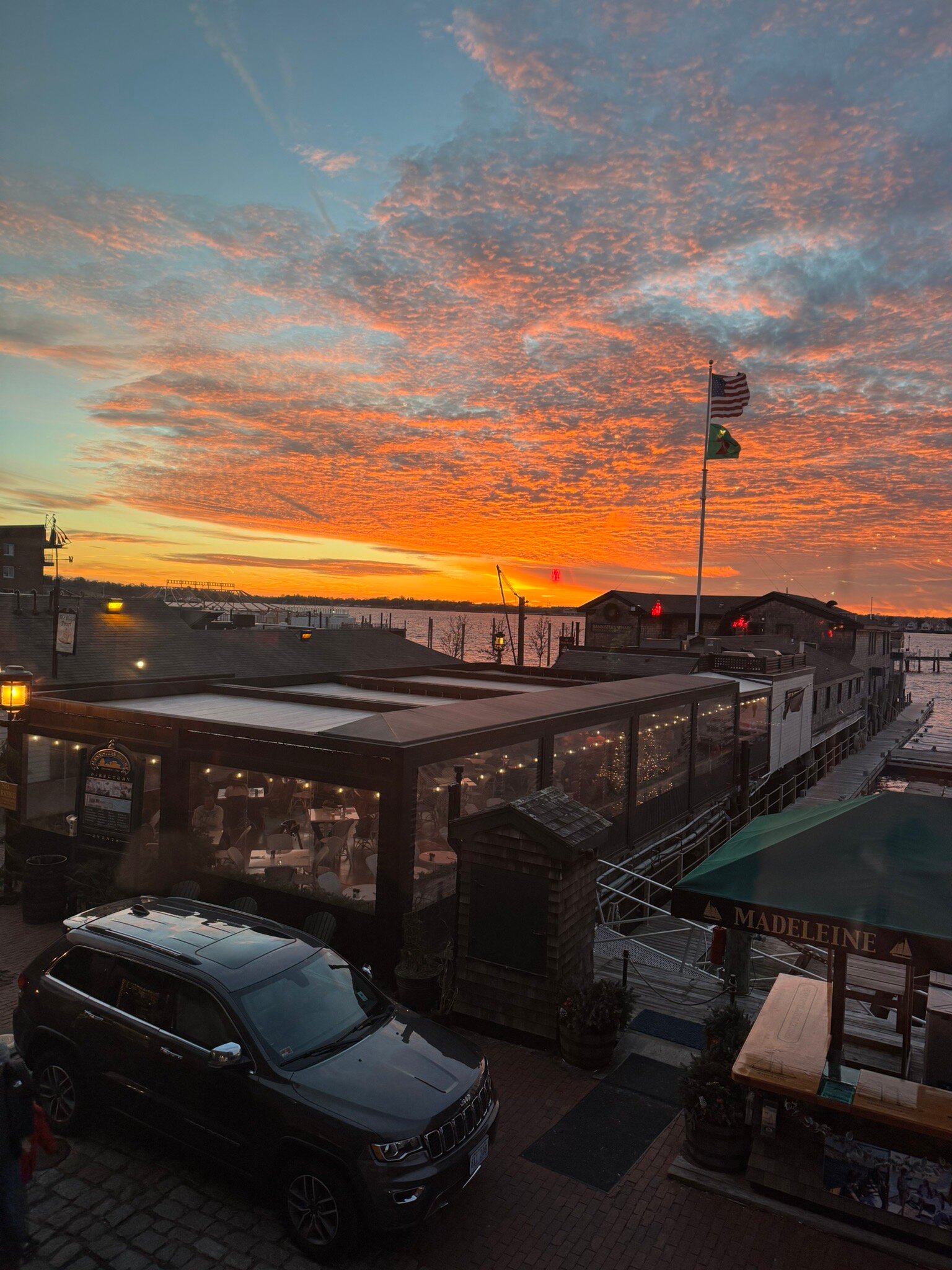 Forty 1⁰ North-官方