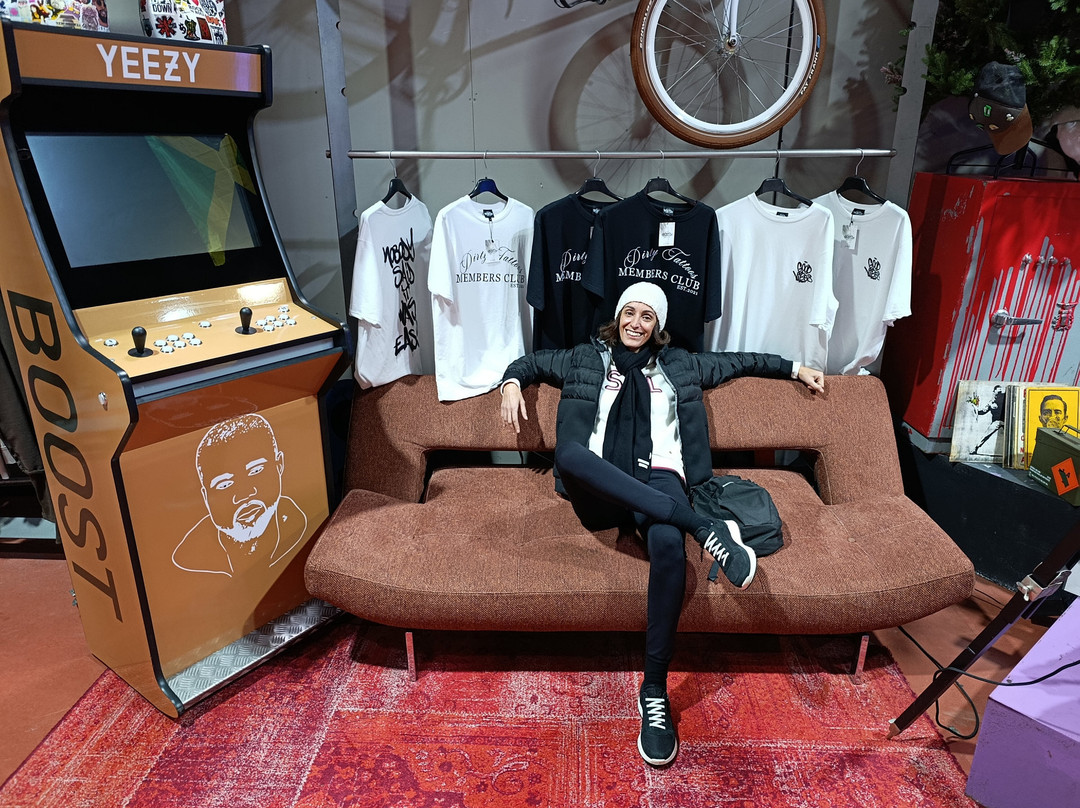 ZN Market Fashion Outlet-马托西纽什必去景点