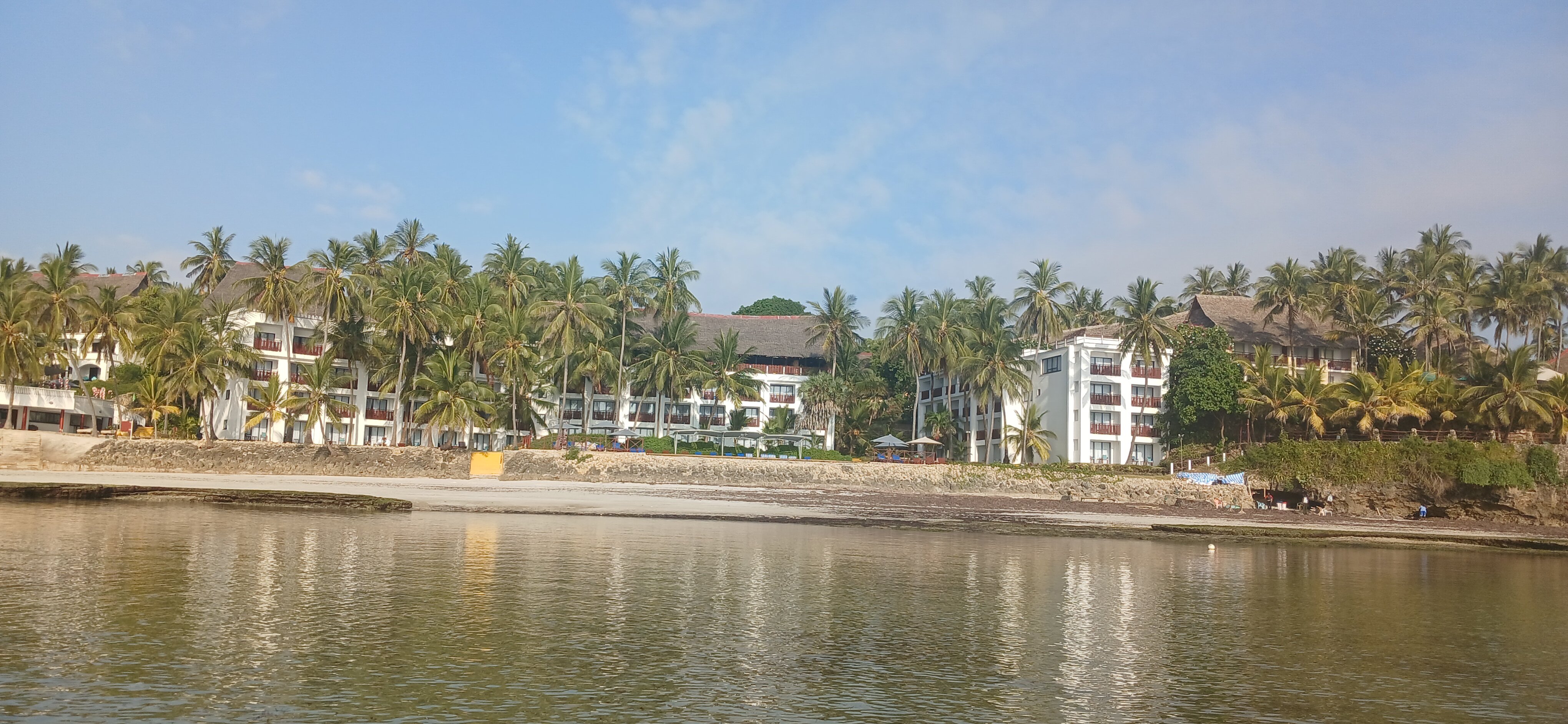 航海家海滩度假酒店-泳池