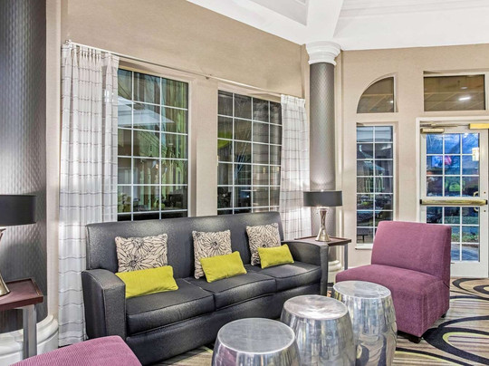 La Quinta Inn & Suites by Wyndham Birmingham Homewood主图