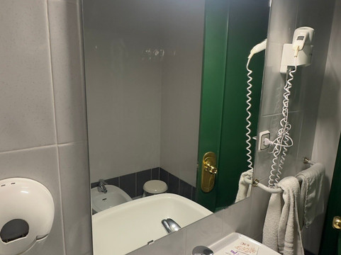 卡迪纳尔酒店主图