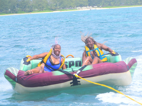 Aquacity Belle Mare Watersports-贝尔马尔必去景点